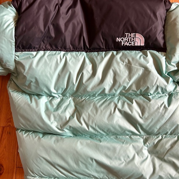 Winter jacket. Only worn a few times. Paid 400 for it. - Picture 2 of 2